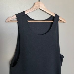 Lululemon tank top.